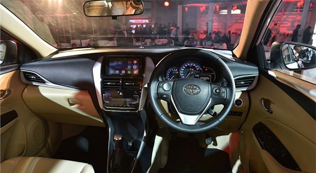 Toyota-Yaris-interior